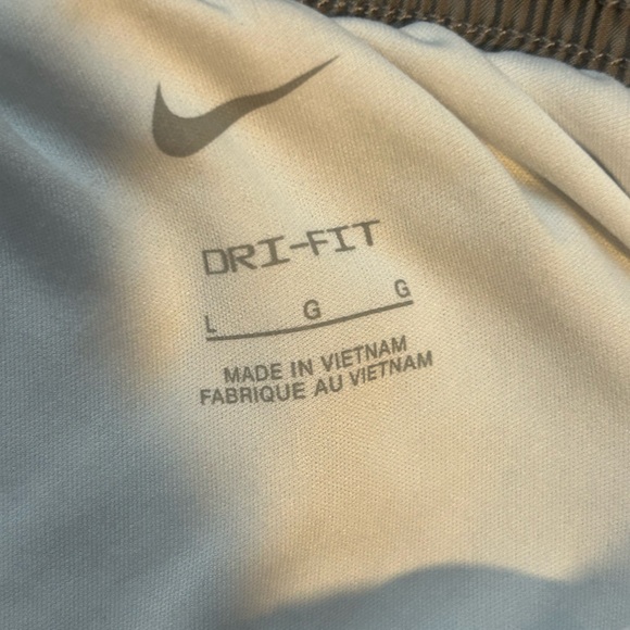 Grey Nike shorts, like new - Picture 3 of 3